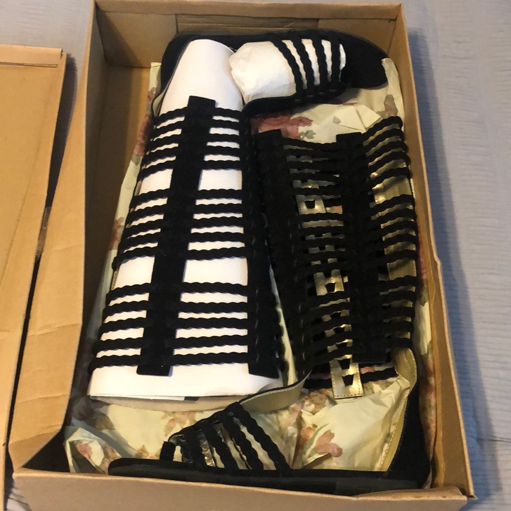 Joyfolie Bridgette in Black Sandals sz 3
